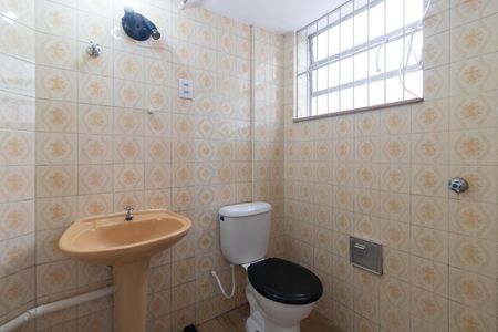 Banheiro de apartamento para alugar com 1 quarto, 30m² em Azenha, Porto Alegre