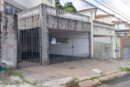 Casa à venda com 120m², 3 quartos e 2 vagas Casa à venda com 120m², 3 quartos e 2 vagasFachada