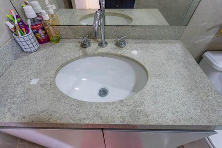 Apartamento à venda com 85m², 2 quartos e 2 vagasBanheiro da suíte 2 