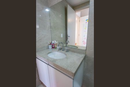Apartamento à venda com 85m², 2 quartos e 2 vagasBanheiro da suíte 2 