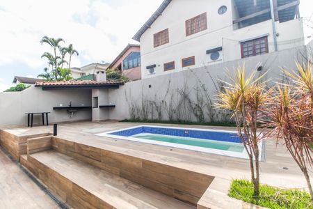 Casa de condomínio para alugar com 300m², 4 quartos e 4 vagasPiscina
