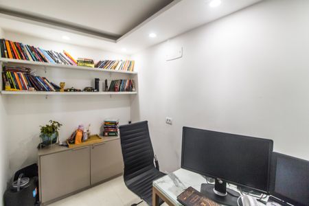 Casa de condomínio para alugar com 300m², 4 quartos e 4 vagasEscritório