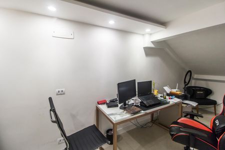 Casa de condomínio para alugar com 300m², 4 quartos e 4 vagasEscritório