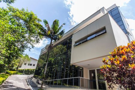 Casa de condomínio para alugar com 300m², 4 quartos e 4 vagasAcademia