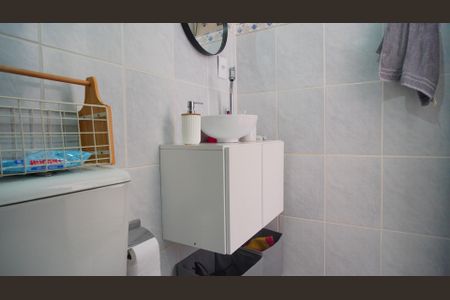Banheiro  de apartamento à venda com 1 quarto, 39m² em Jardim Sabará, Porto Alegre