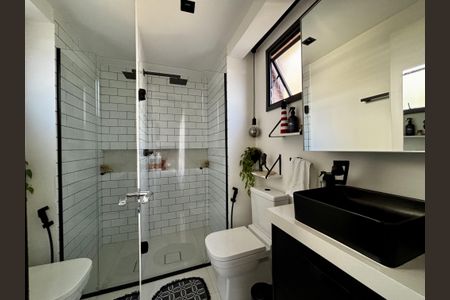 Banheiro  de apartamento para alugar com 1 quarto, 33m² em Pinheiros, São Paulo