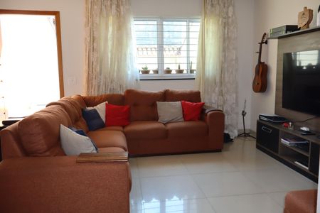Casa para alugar com 200m², 3 quartos e 4 vagasSala