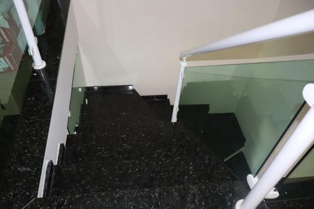 Casa para alugar com 200m², 3 quartos e 4 vagasCorredor superior
