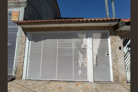 Casa para alugar com 200m², 3 quartos e 4 vagasFachada e portão