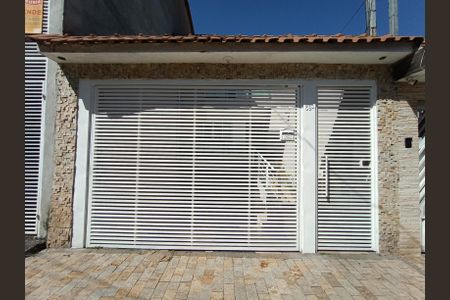 Casa para alugar com 200m², 3 quartos e 4 vagasFachada e portão