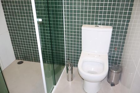 Casa para alugar com 200m², 3 quartos e 4 vagasBanheiro piso superior