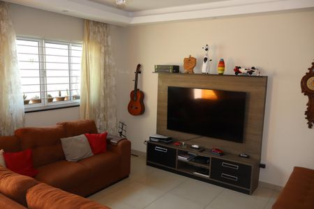 Casa para alugar com 200m², 3 quartos e 4 vagasSala