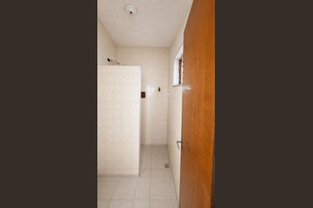 Banheiro de apartamento para alugar com 2 quartos, 65m² em Santa Cruz, Rio de Janeiro