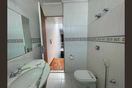 Casa à venda com 208m², 5 quartos e 3 vagas Casa à venda com 208m², 5 quartos e 3 vagasBanheiro 2