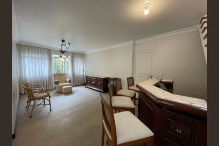 Casa à venda com 208m², 5 quartos e 3 vagas Casa à venda com 208m², 5 quartos e 3 vagasSala
