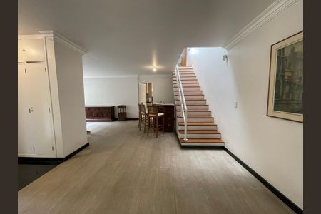 Casa à venda com 208m², 5 quartos e 3 vagas Casa à venda com 208m², 5 quartos e 3 vagasSala
