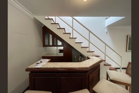 Casa à venda com 208m², 5 quartos e 3 vagas Casa à venda com 208m², 5 quartos e 3 vagasSala