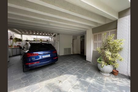 Casa à venda com 208m², 5 quartos e 3 vagas Casa à venda com 208m², 5 quartos e 3 vagasGaragem