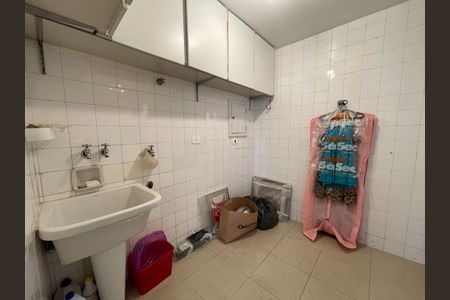 Casa à venda com 208m², 5 quartos e 3 vagas Casa à venda com 208m², 5 quartos e 3 vagasÁrea de Serviço