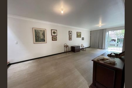Casa à venda com 208m², 5 quartos e 3 vagas Casa à venda com 208m², 5 quartos e 3 vagasSala