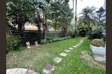 Casa à venda com 208m², 5 quartos e 3 vagas Casa à venda com 208m², 5 quartos e 3 vagasJardim