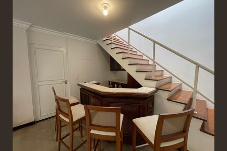 Casa à venda com 208m², 5 quartos e 3 vagas Casa à venda com 208m², 5 quartos e 3 vagasSala