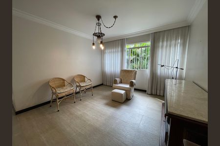 Casa à venda com 208m², 5 quartos e 3 vagas Casa à venda com 208m², 5 quartos e 3 vagasSala