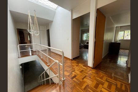 Casa à venda com 208m², 5 quartos e 3 vagas Casa à venda com 208m², 5 quartos e 3 vagasHall Quartos