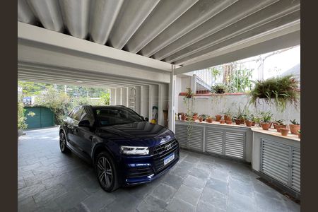 Casa à venda com 208m², 5 quartos e 3 vagas Casa à venda com 208m², 5 quartos e 3 vagasGaragem