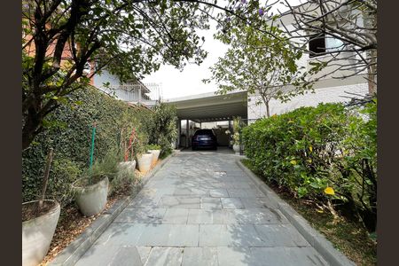 Casa à venda com 208m², 5 quartos e 3 vagas Casa à venda com 208m², 5 quartos e 3 vagasGaragem