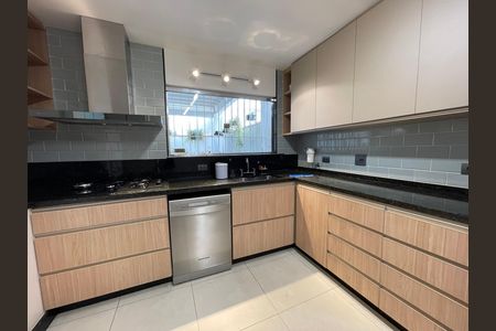Casa à venda com 208m², 5 quartos e 3 vagas Casa à venda com 208m², 5 quartos e 3 vagasCozinha