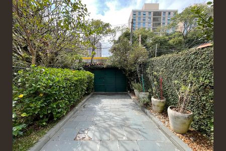 Casa à venda com 208m², 5 quartos e 3 vagas