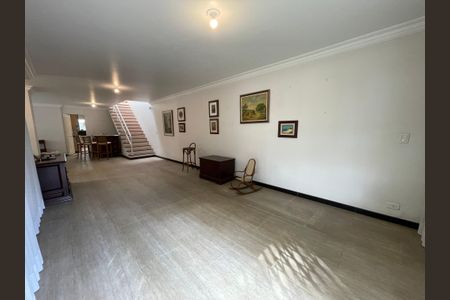 Casa à venda com 208m², 5 quartos e 3 vagas Casa à venda com 208m², 5 quartos e 3 vagasSala