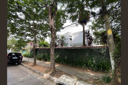 Casa à venda com 208m², 5 quartos e 3 vagas Casa à venda com 208m², 5 quartos e 3 vagasFachada com plaquina TFBY-244