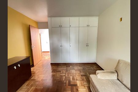 Casa à venda com 208m², 5 quartos e 3 vagas Casa à venda com 208m², 5 quartos e 3 vagasQuarto 3