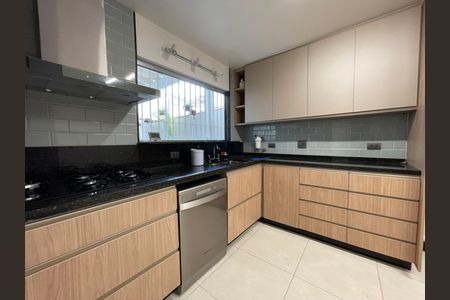 Casa à venda com 208m², 5 quartos e 3 vagas Casa à venda com 208m², 5 quartos e 3 vagasCozinha