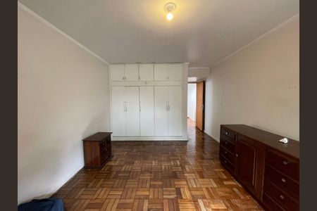 Casa à venda com 208m², 5 quartos e 3 vagas Casa à venda com 208m², 5 quartos e 3 vagasQuarto 4