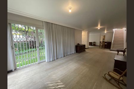 Sala de casa à venda com 5 quartos, 208m² em Vila Pirajussara, São Paulo