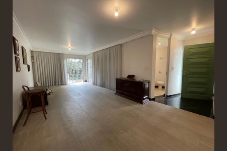 Casa à venda com 208m², 5 quartos e 3 vagas Casa à venda com 208m², 5 quartos e 3 vagasSala