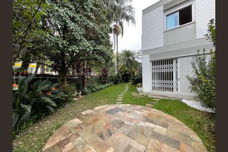 Casa à venda com 208m², 5 quartos e 3 vagas Casa à venda com 208m², 5 quartos e 3 vagasJardim