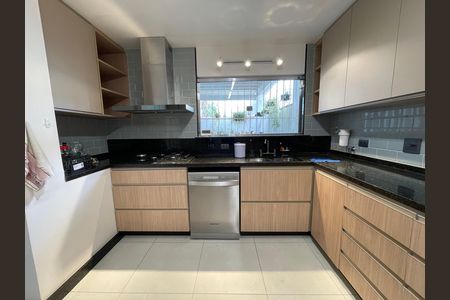 Casa à venda com 208m², 5 quartos e 3 vagas Casa à venda com 208m², 5 quartos e 3 vagasCozinha