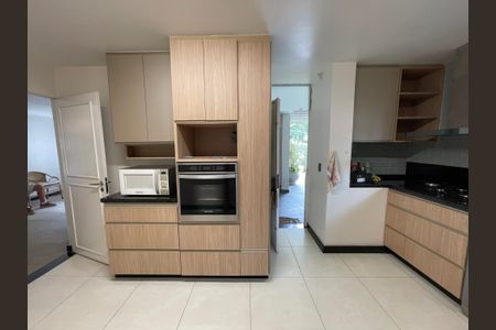 Casa à venda com 208m², 5 quartos e 3 vagas Casa à venda com 208m², 5 quartos e 3 vagasCozinha