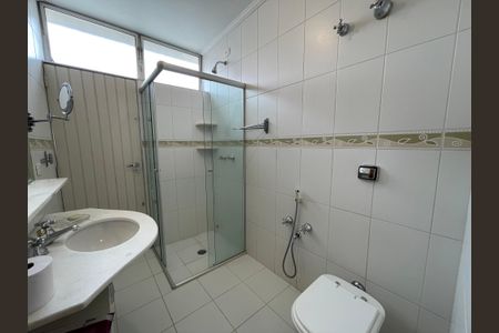 Casa à venda com 208m², 5 quartos e 3 vagas Casa à venda com 208m², 5 quartos e 3 vagasBanheiro 1