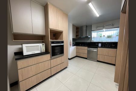 Casa à venda com 208m², 5 quartos e 3 vagas Casa à venda com 208m², 5 quartos e 3 vagasCozinha