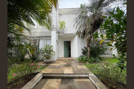 Casa à venda com 208m², 5 quartos e 3 vagas Casa à venda com 208m², 5 quartos e 3 vagasEntrada