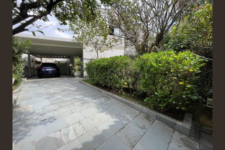 Casa à venda com 208m², 5 quartos e 3 vagas Casa à venda com 208m², 5 quartos e 3 vagasGaragem