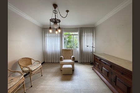 Casa à venda com 208m², 5 quartos e 3 vagas Casa à venda com 208m², 5 quartos e 3 vagasSala