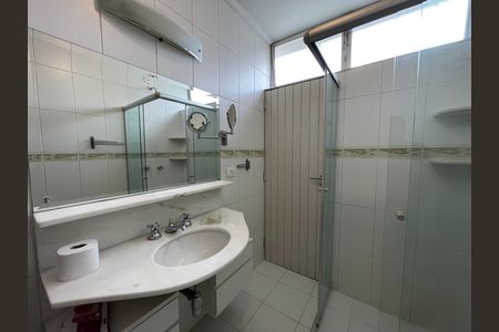 Casa à venda com 208m², 5 quartos e 3 vagas Casa à venda com 208m², 5 quartos e 3 vagasBanheiro 1