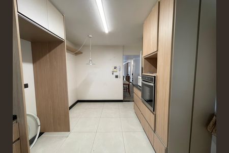 Casa à venda com 208m², 5 quartos e 3 vagas Casa à venda com 208m², 5 quartos e 3 vagasCozinha