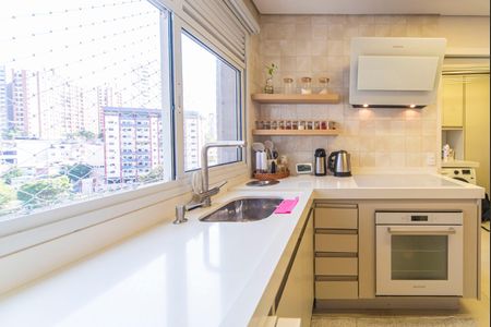 Apartamento à venda com 128m², 4 quartos e 2 vagasCozinha 